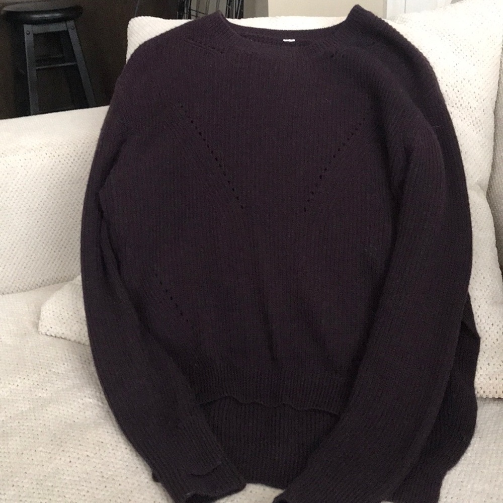 LULULEMON PURPLE SWEATER